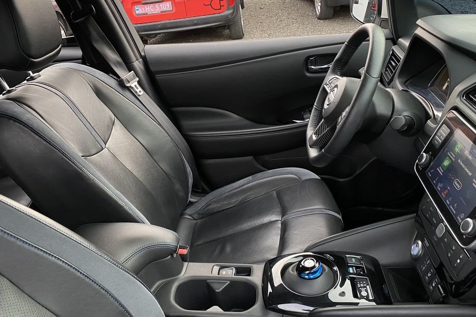 Продам Nissan Leaf 62 квт 2023 года в Луцке