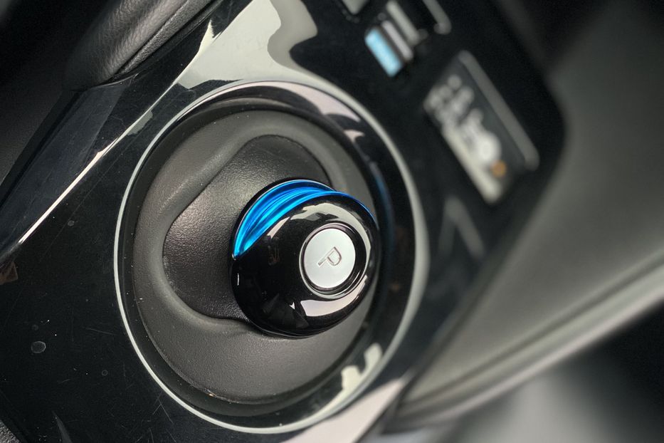 Продам Nissan Leaf 62 квт 2023 года в Луцке