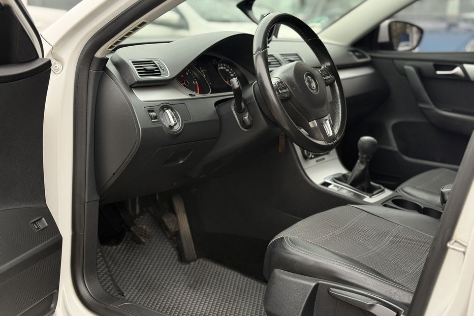Продам Volkswagen Passat B7 2011 года в Киеве