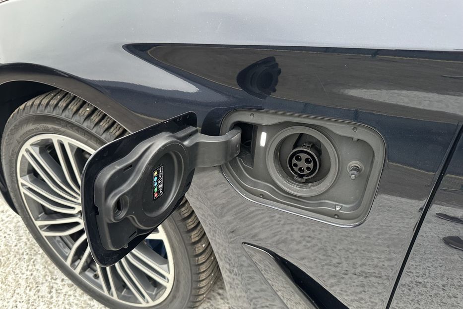 Продам BMW 530 E Plug in Hybrid 2018 года в Киеве