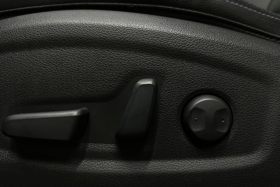 Продам Hyundai Kona 64кВт Проекція Підігрів сидінь 2022 года в Львове