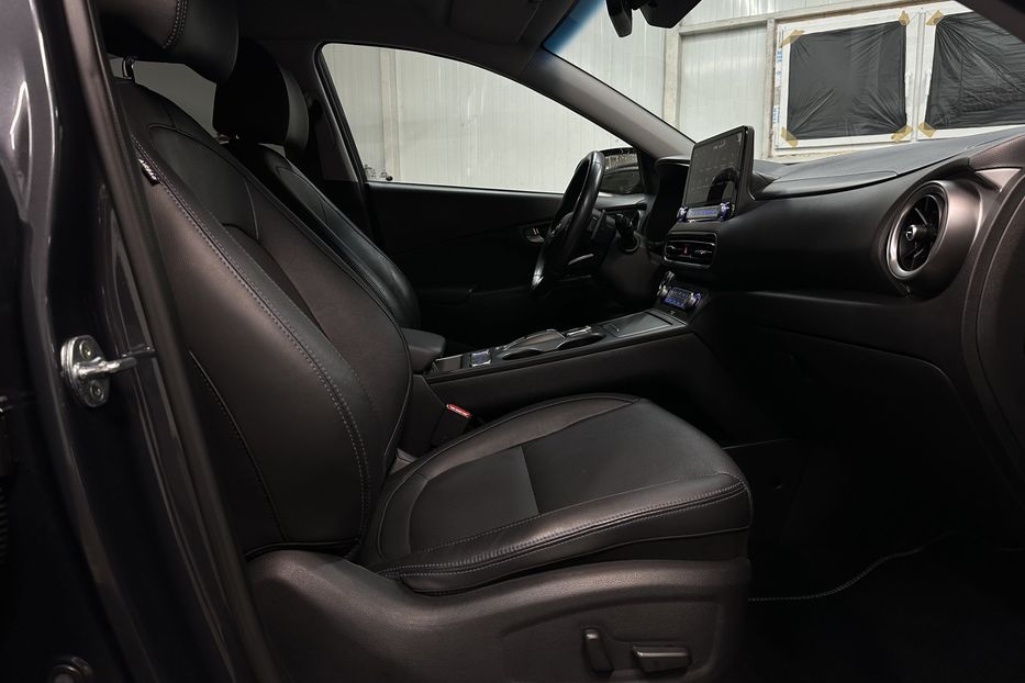 Продам Hyundai Kona 64кВт Проекція Підігрів сидінь 2022 года в Львове
