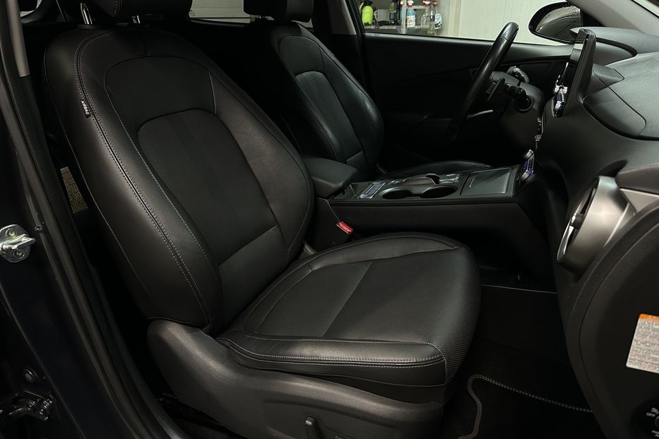 Продам Hyundai Kona 64кВт Проекція Підігрів сидінь 2022 года в Львове