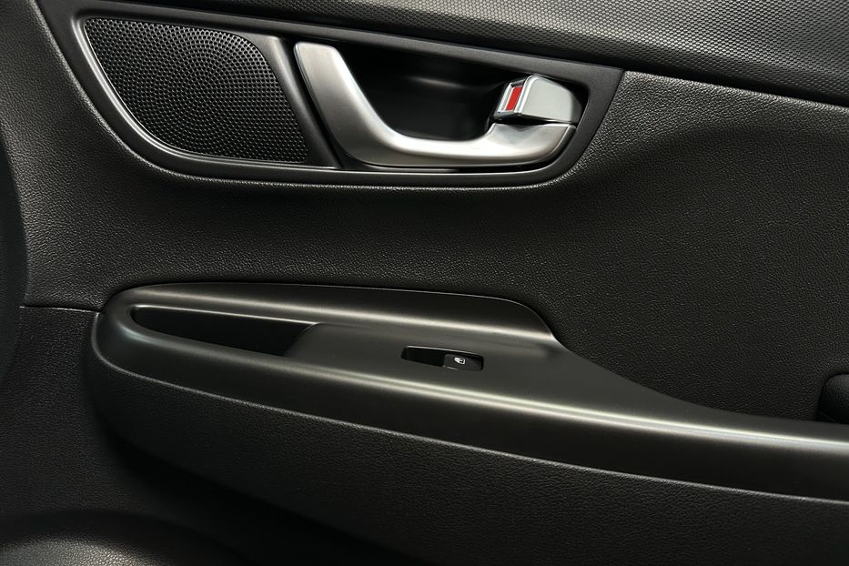 Продам Hyundai Kona 64кВт Проекція Підігрів сидінь 2022 года в Львове