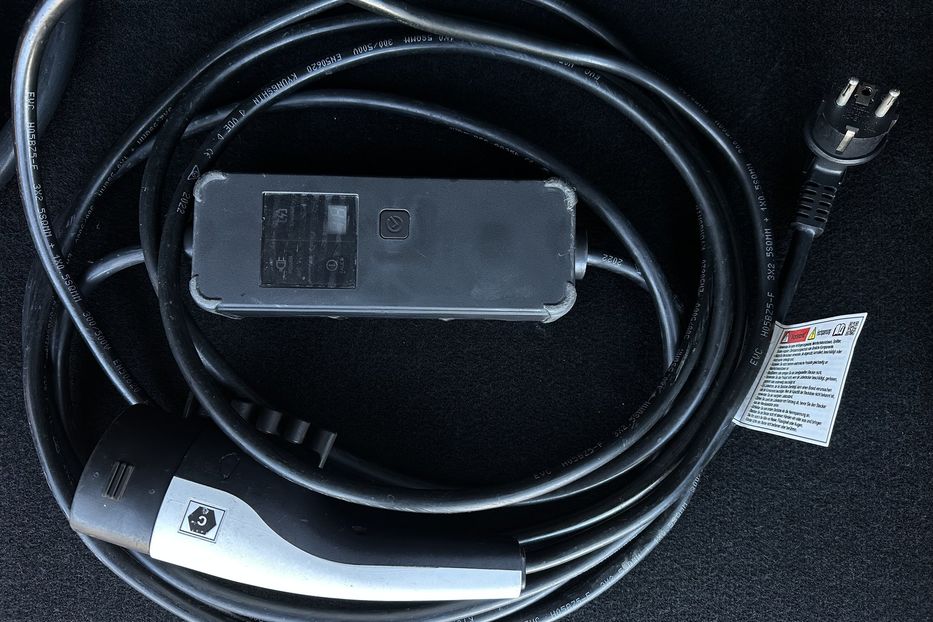 Продам Hyundai Kona 64кВт Проекція Підігрів сидінь 2022 года в Львове