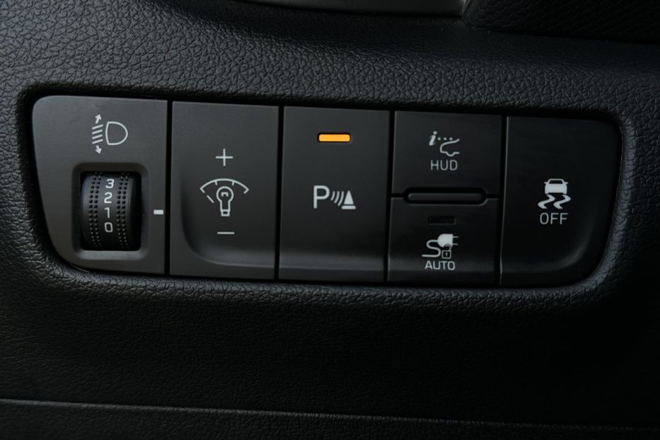 Продам Hyundai Kona 64кВт Проекція Підігрів сидінь 2022 года в Львове