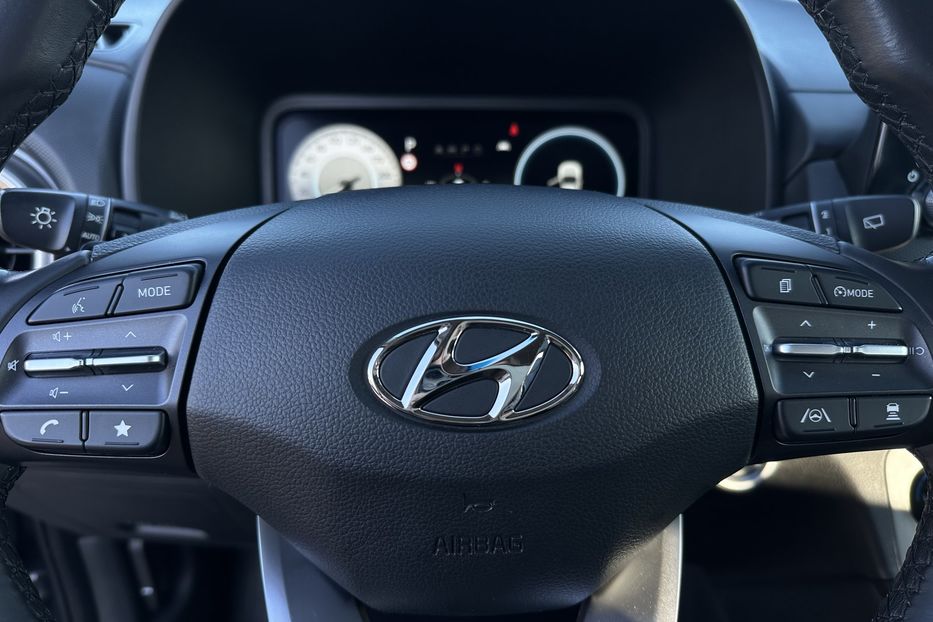 Продам Hyundai Kona 64кВт Проекція Підігрів сидінь 2022 года в Львове