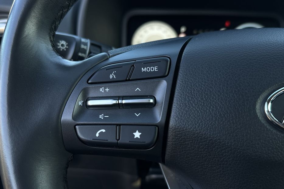 Продам Hyundai Kona 64кВт Проекція Підігрів сидінь 2022 года в Львове