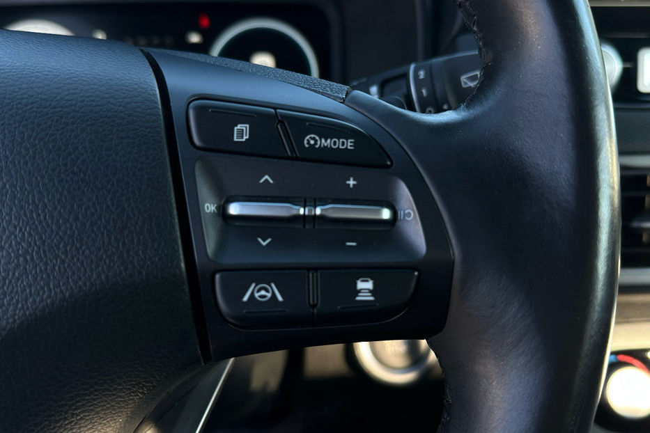 Продам Hyundai Kona 64кВт Проекція Підігрів сидінь 2022 года в Львове