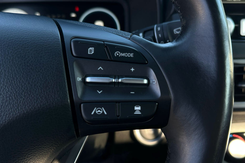 Продам Hyundai Kona 64кВт Проекція Підігрів сидінь 2022 года в Львове