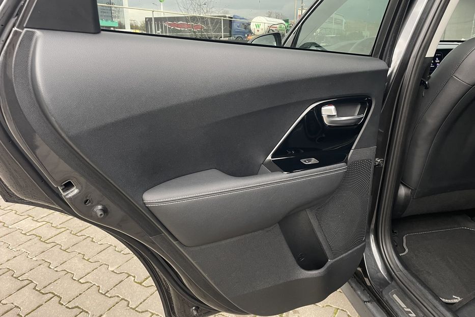 Продам Kia Niro 64 kw м.Львів 2021 года в Львове