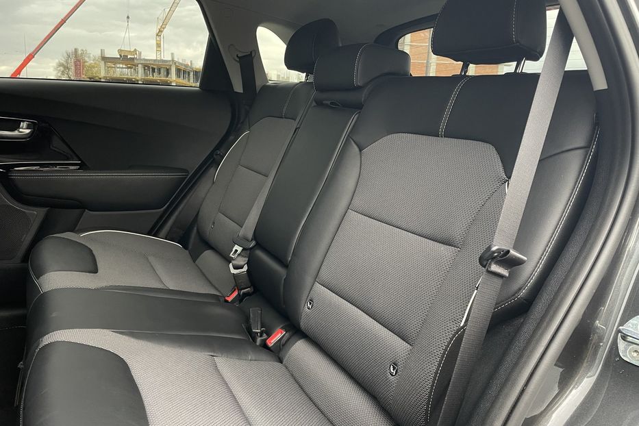 Продам Kia Niro 64 kw м.Львів 2021 года в Львове