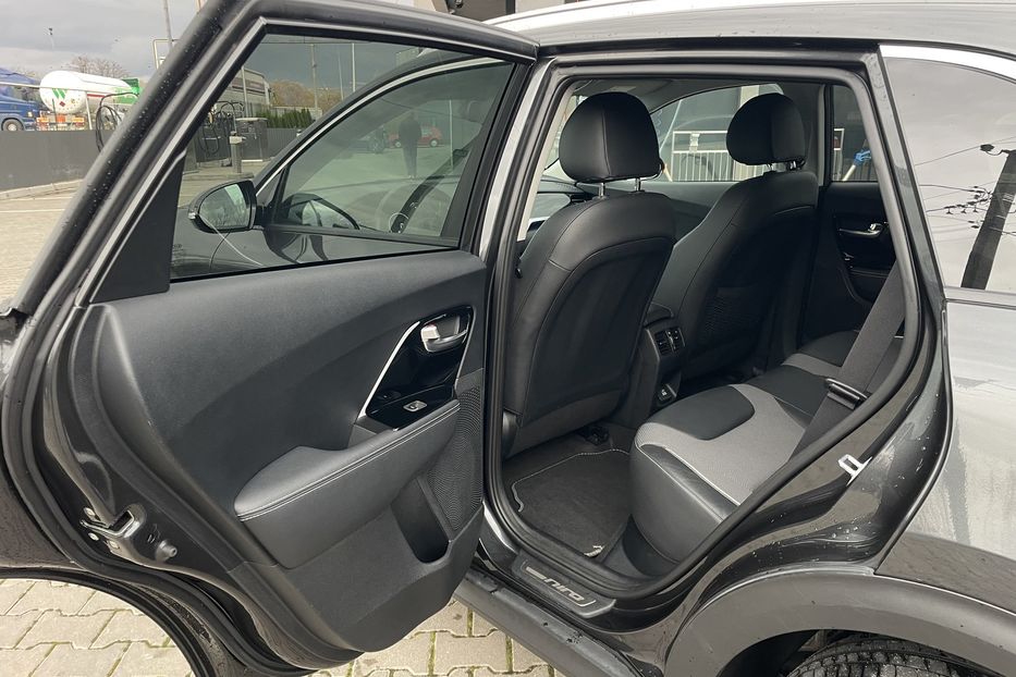 Продам Kia Niro 64 kw м.Львів 2021 года в Львове