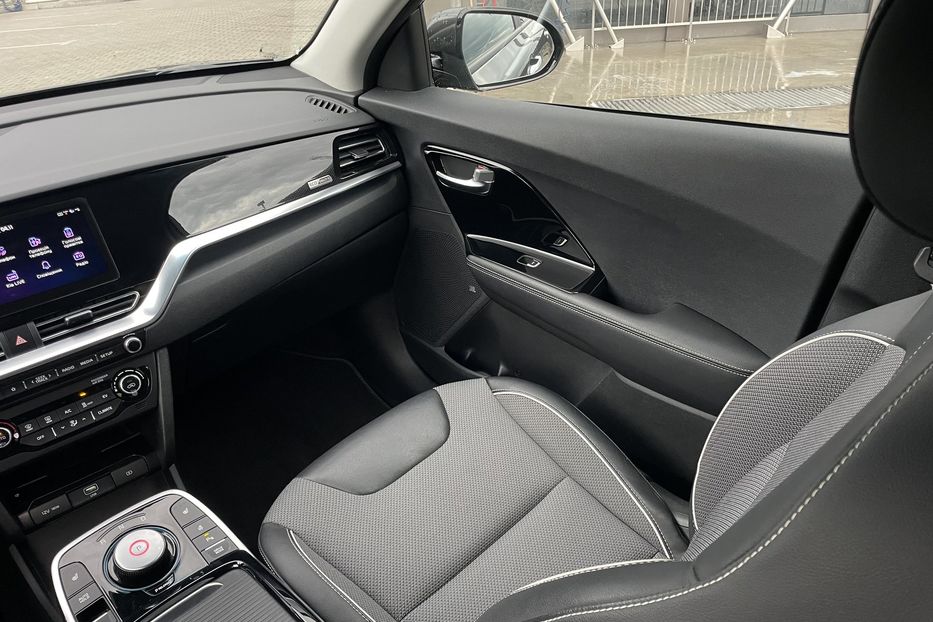 Продам Kia Niro 64 kw м.Львів 2021 года в Львове