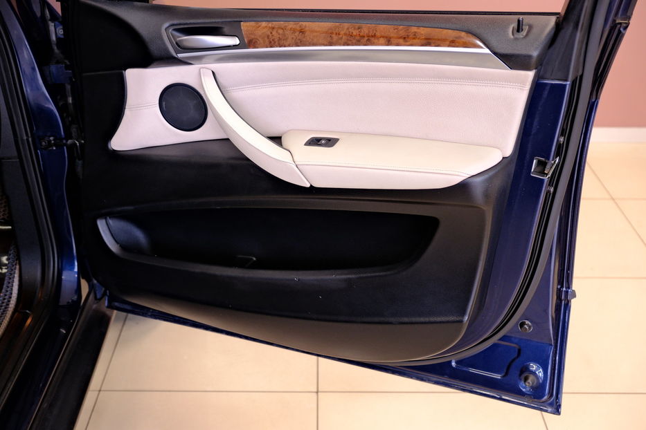 Продам BMW X5 2012 года в Одессе