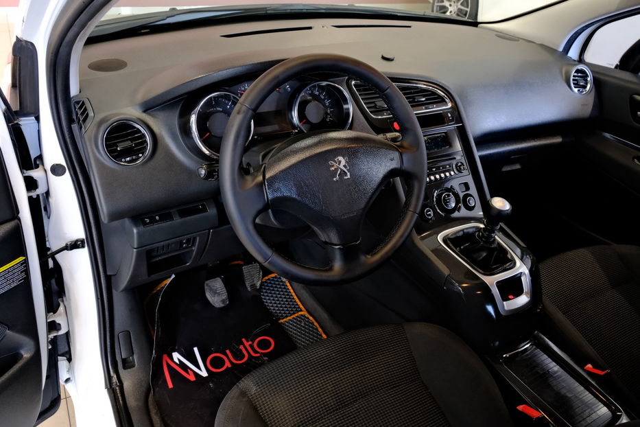 Продам Peugeot 5008 2014 года в Одессе