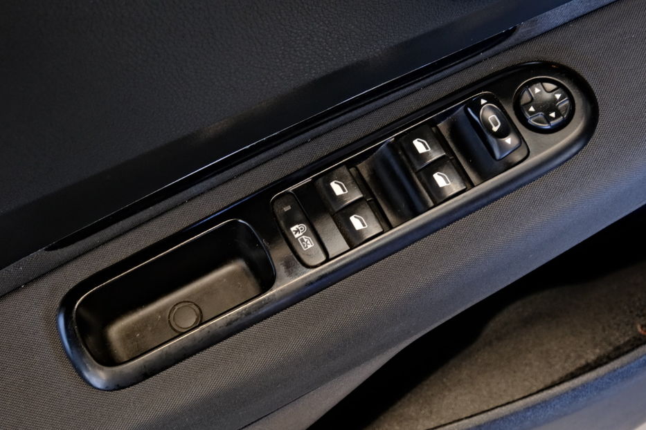 Продам Peugeot 5008 2014 года в Одессе