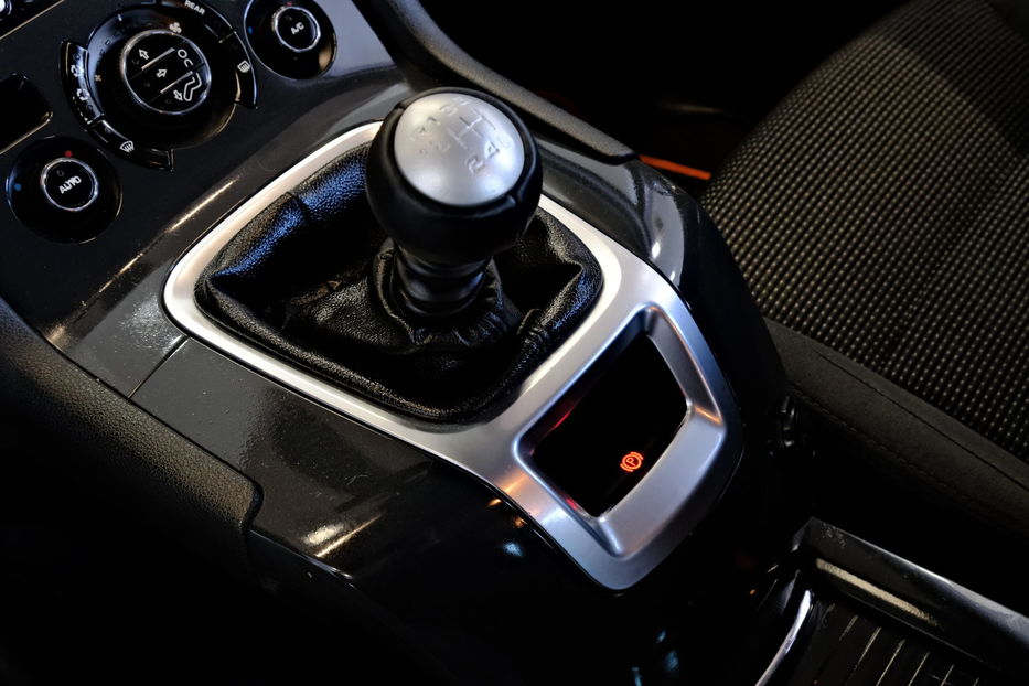 Продам Peugeot 5008 2014 года в Одессе