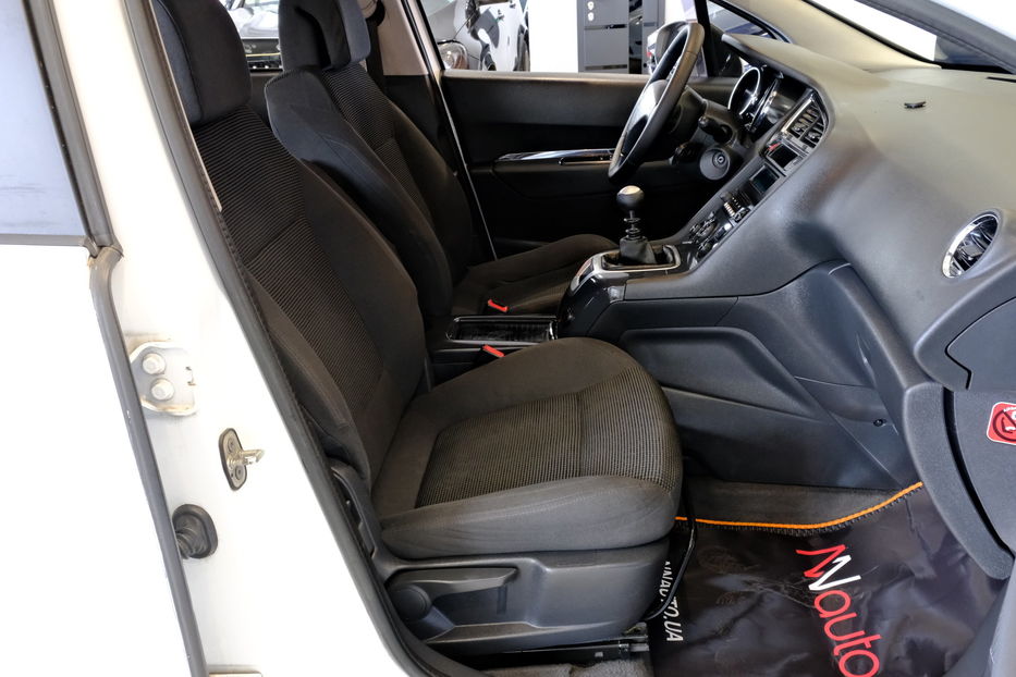 Продам Peugeot 5008 2014 года в Одессе