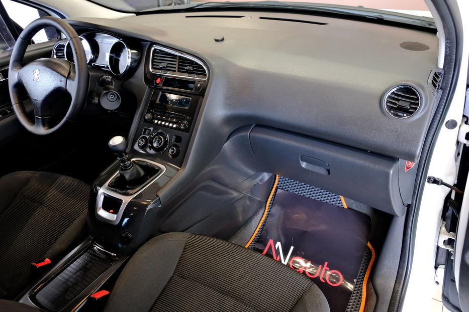 Продам Peugeot 5008 2014 года в Одессе