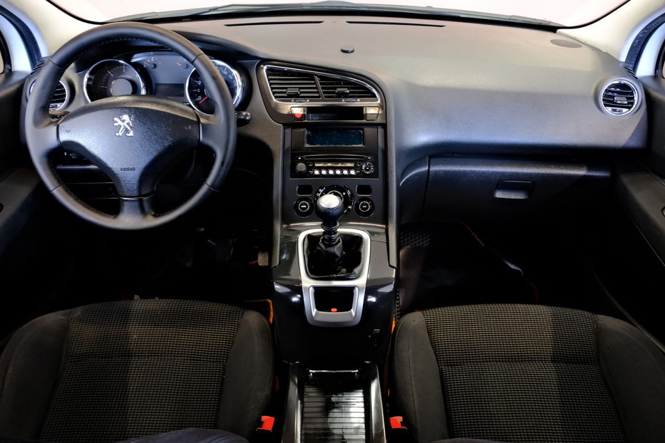 Продам Peugeot 5008 2014 года в Одессе