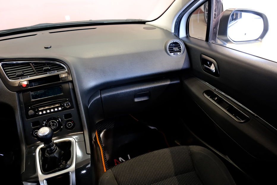 Продам Peugeot 5008 2014 года в Одессе