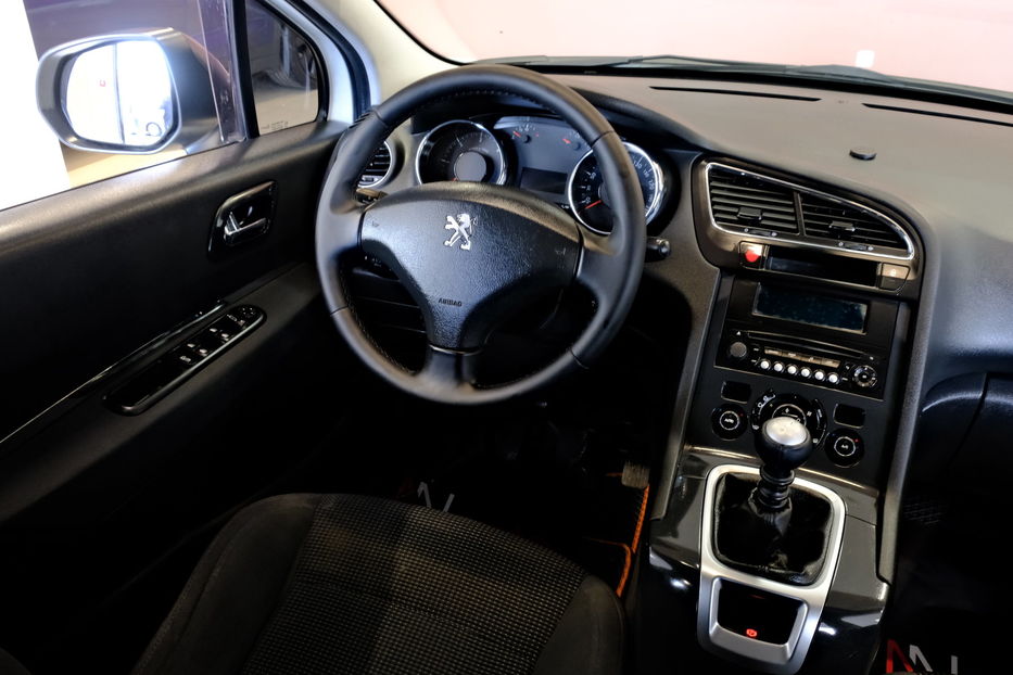 Продам Peugeot 5008 2014 года в Одессе