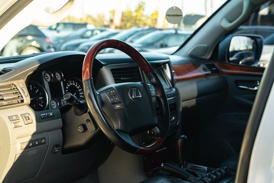 Продам Lexus LX 570 2008 года в Черновцах