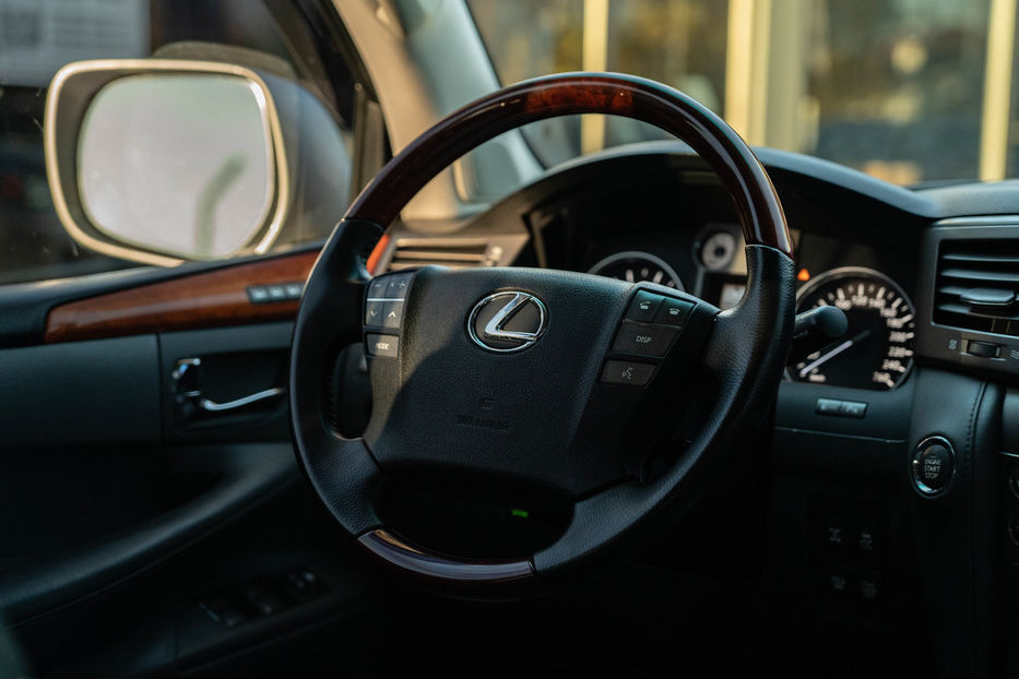 Продам Lexus LX 570 2008 года в Черновцах