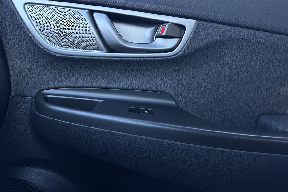 Продам Hyundai Kona  64kWhМакс.комплектація ЛЮК 2021 года в Львове