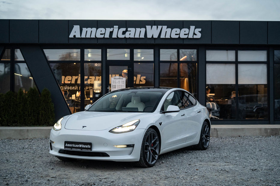 Продам Tesla Model 3 Performance 2023 года в Черновцах
