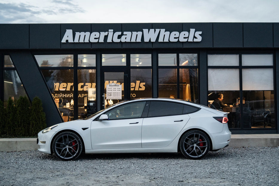 Продам Tesla Model 3 Performance 2023 года в Черновцах