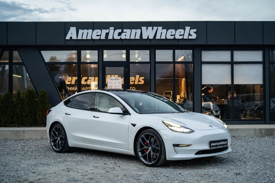 Продам Tesla Model 3 Performance 2023 года в Черновцах