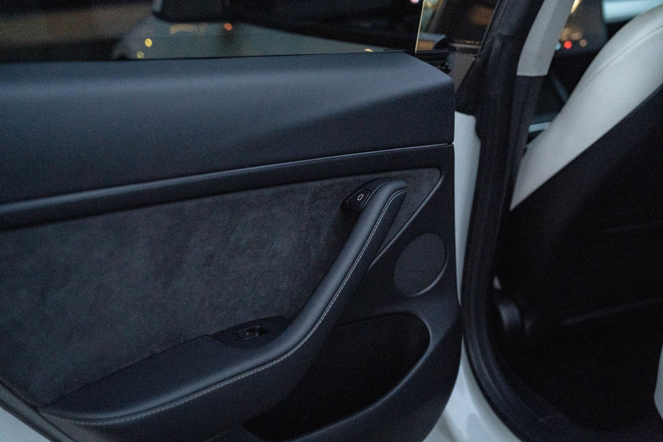 Продам Tesla Model 3 Performance 2023 года в Черновцах