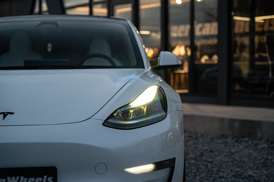 Продам Tesla Model 3 Performance 2023 года в Черновцах