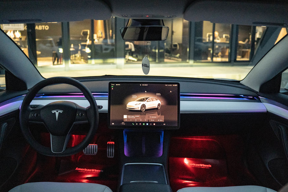 Продам Tesla Model 3 Performance 2023 года в Черновцах