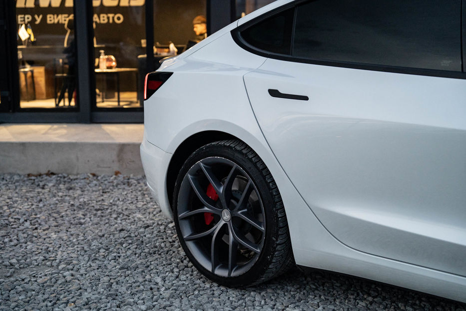 Продам Tesla Model 3 Performance 2023 года в Черновцах