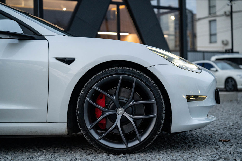 Продам Tesla Model 3 Performance 2023 года в Черновцах