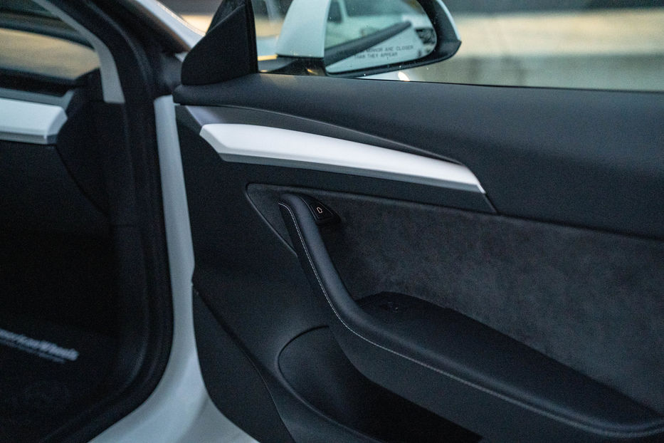 Продам Tesla Model 3 Performance 2023 года в Черновцах