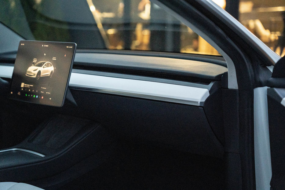 Продам Tesla Model 3 Performance 2023 года в Черновцах