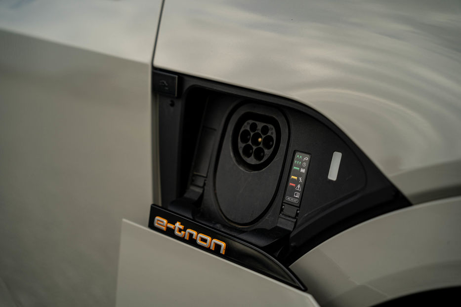 Продам Audi E-Tron 2020 года в Черновцах