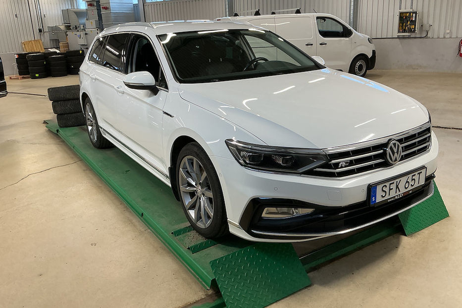 Продам Volkswagen Passat B8 R-Line 4x4190k v5670 2020 года в Луцке