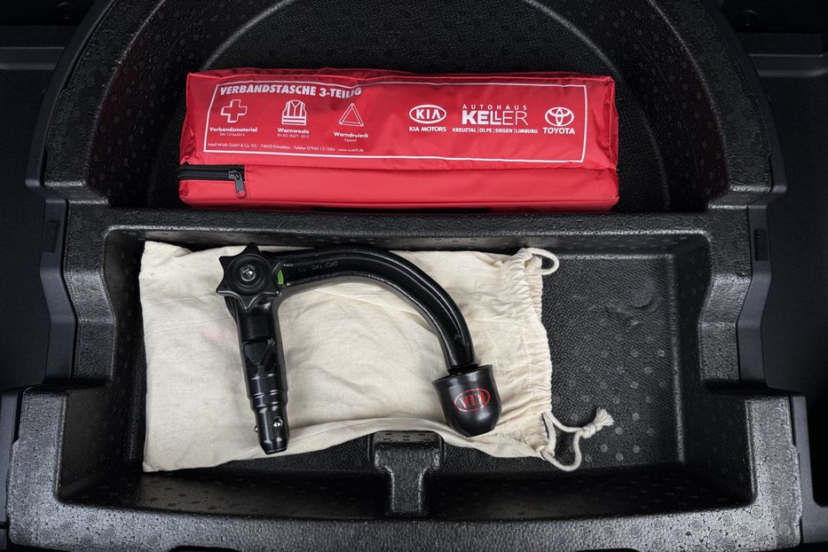 Продам Kia Niro 64кВтТепловийПідгрвсидінькерма 2022 года в Львове