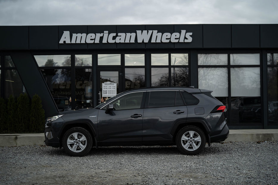 Продам Toyota Rav 4 Hybrid 2019 года в Черновцах