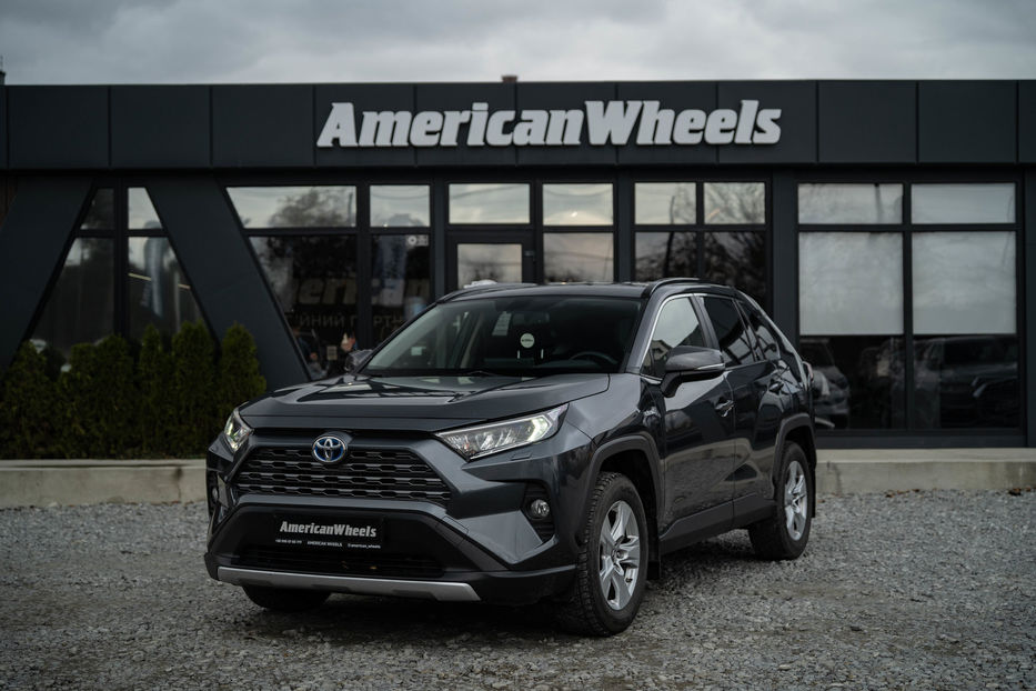 Продам Toyota Rav 4 Hybrid 2019 года в Черновцах