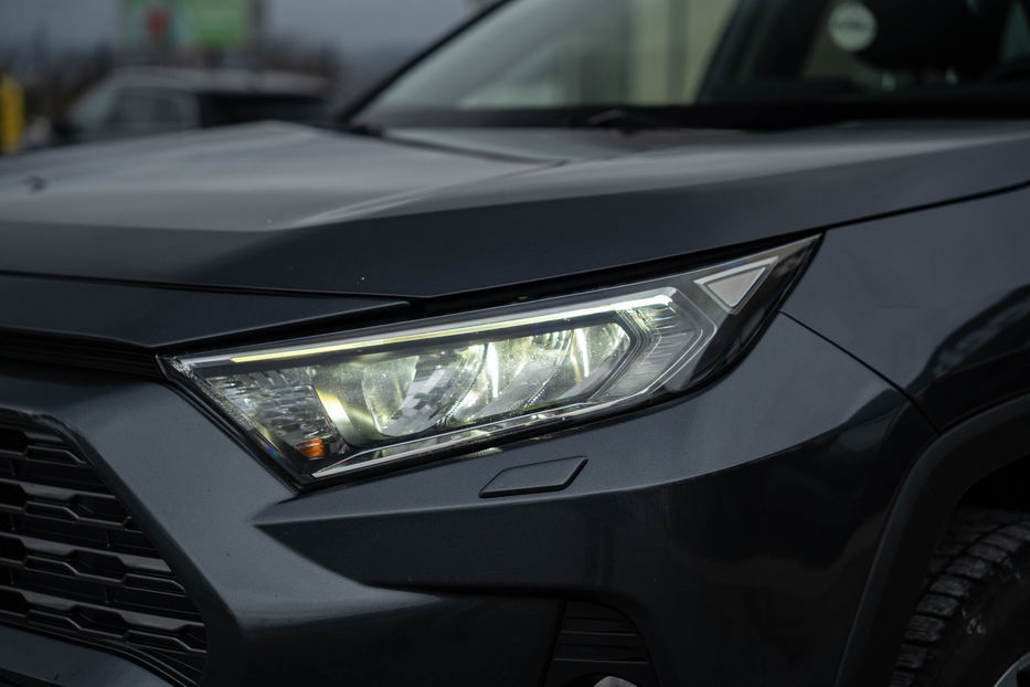 Продам Toyota Rav 4 Hybrid 2019 года в Черновцах