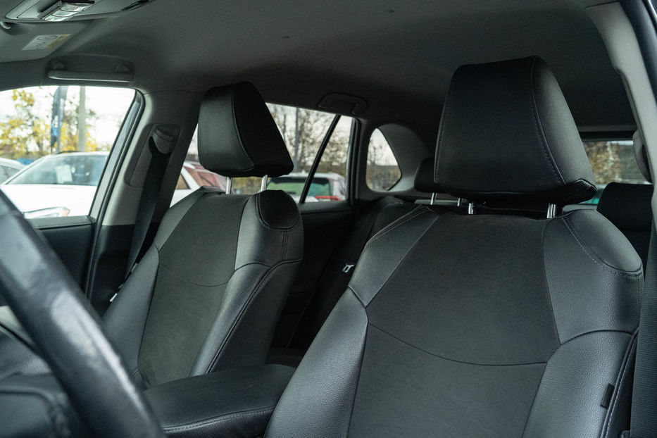 Продам Toyota Rav 4 Hybrid 2019 года в Черновцах