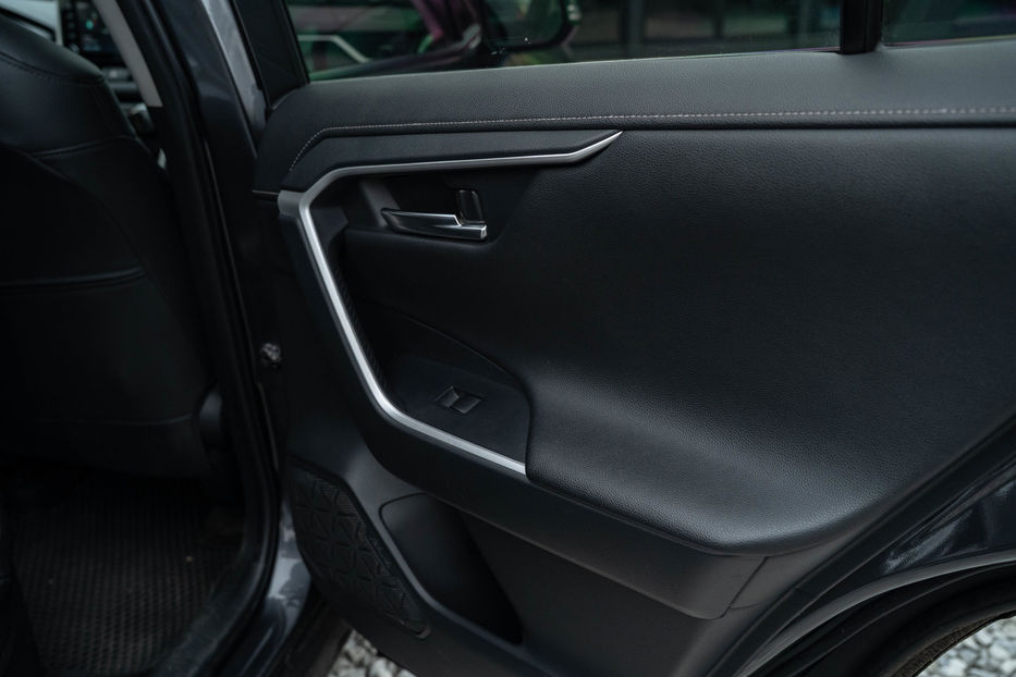 Продам Toyota Rav 4 Hybrid 2019 года в Черновцах