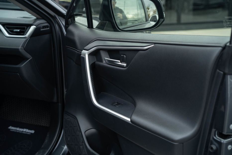 Продам Toyota Rav 4 Hybrid 2019 года в Черновцах