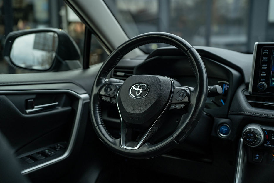 Продам Toyota Rav 4 Hybrid 2019 года в Черновцах